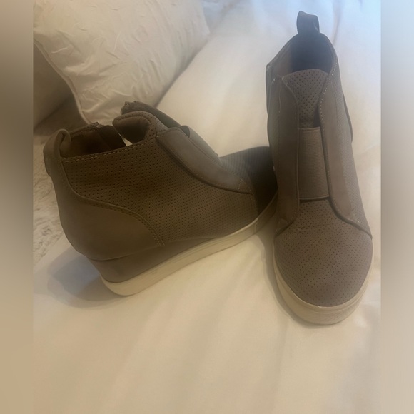 Grey side zip wedge booties - Picture 2 of 3